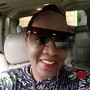 Meet your Posher, Felicia